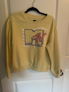 MTV yellow sweatshirt